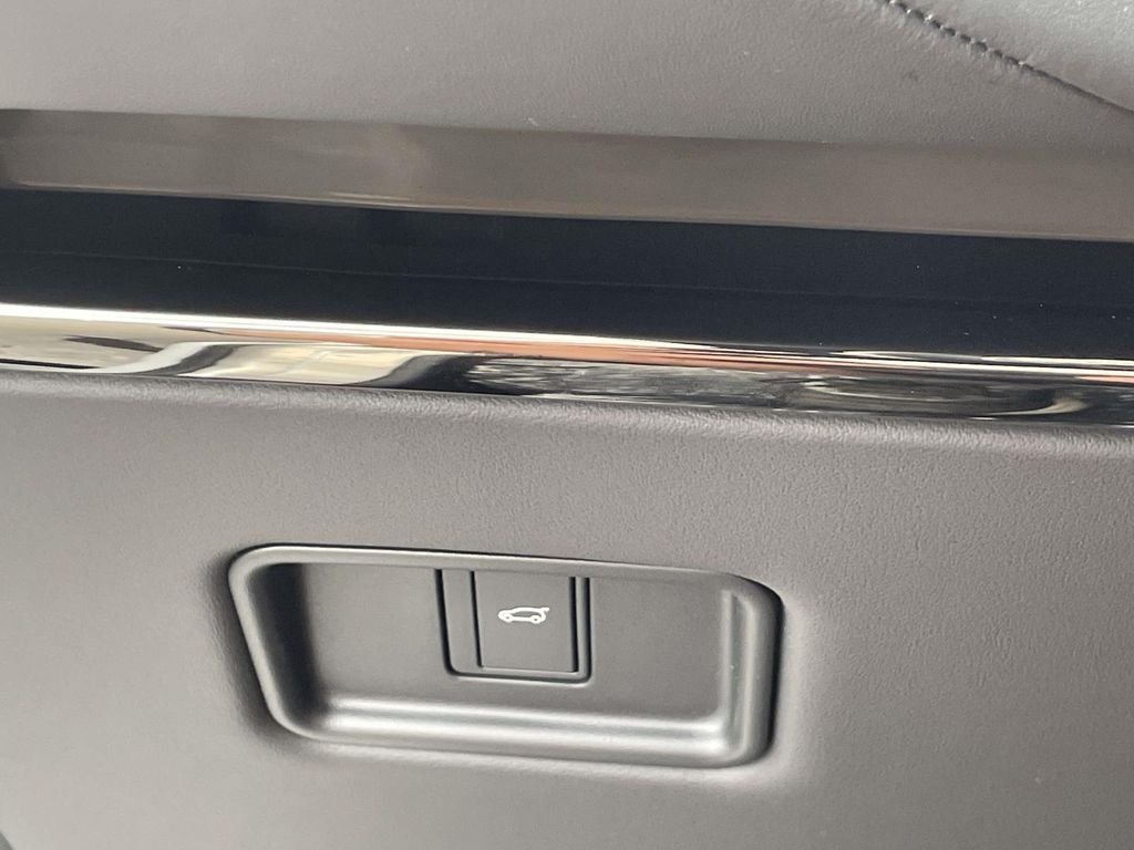 New 2026 Fuji White Land Rover Dynamic SE image 35