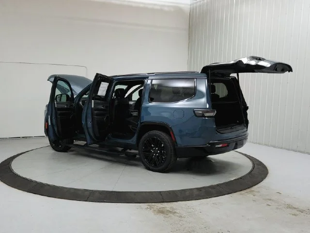 New 2026 Steel Blue Exterior Paint Jeep Limited Reserve image 14