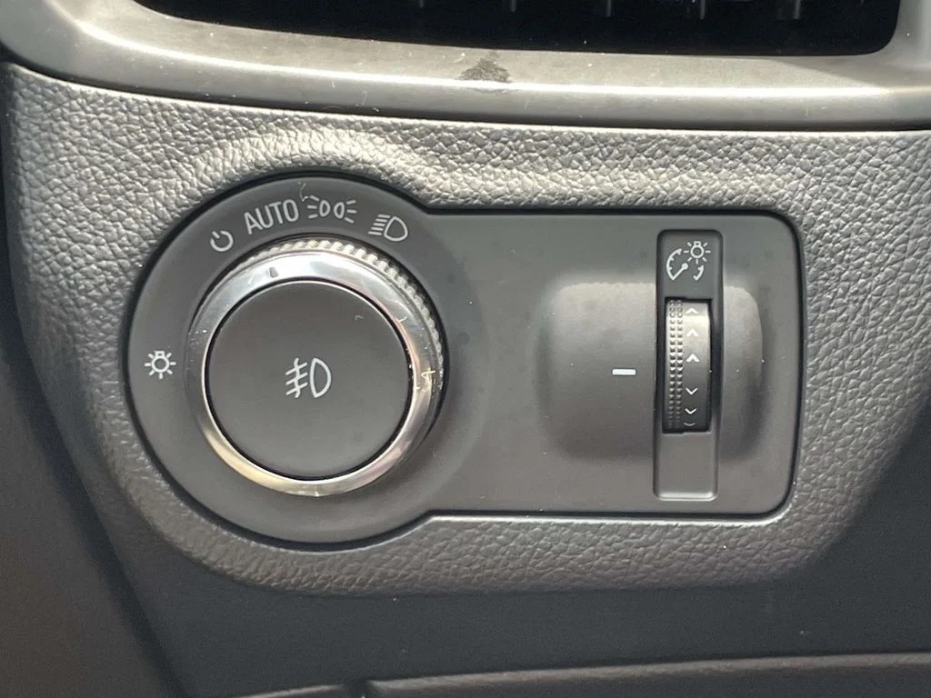 Used 2020 Brown Buick Preferred image 18