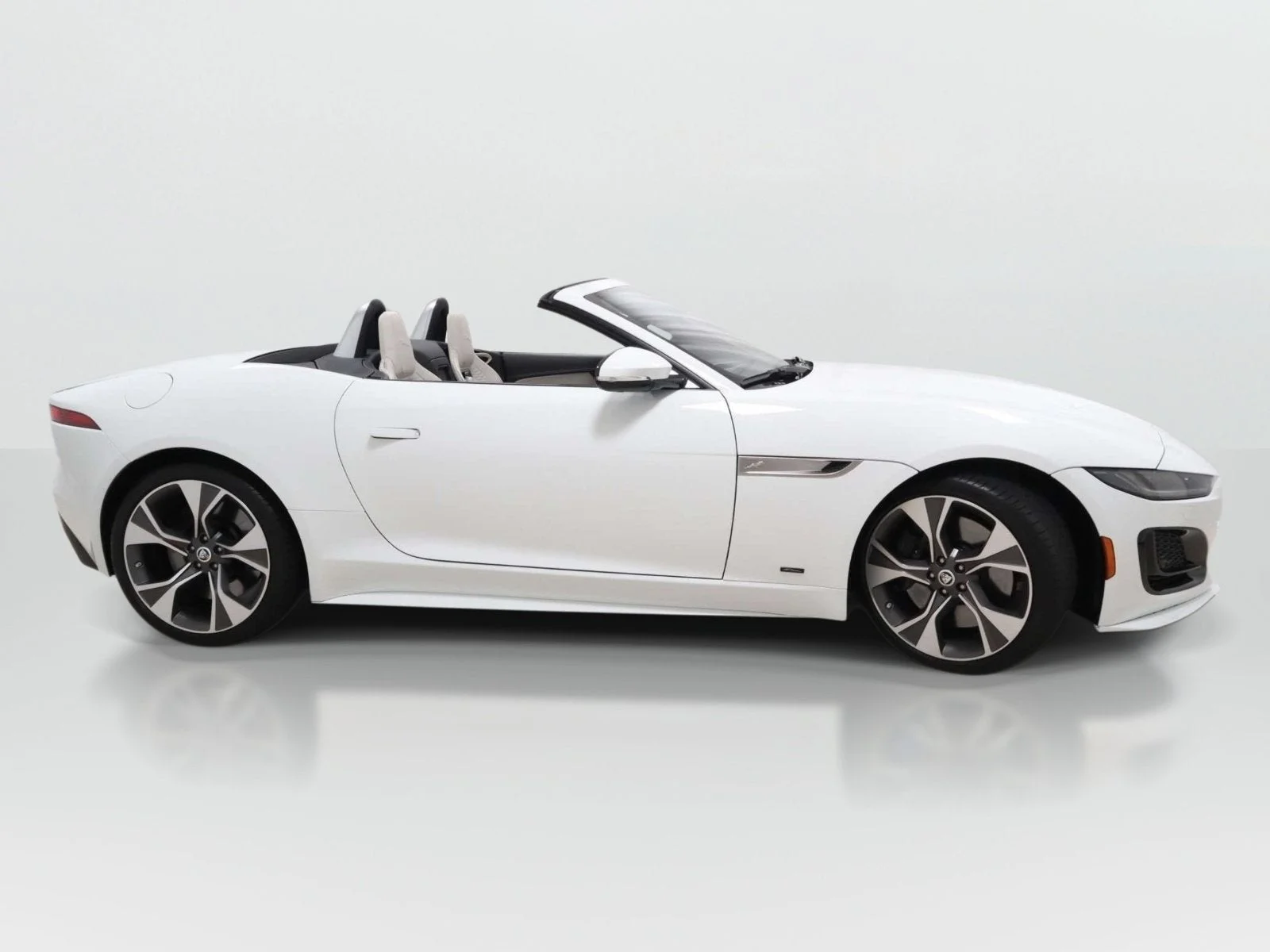 Used 2024 White Jaguar 75 image 6
