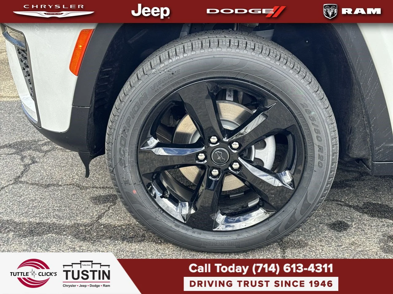 New 2027 Bright White Clear-Coat Paint Jeep Limited image 17