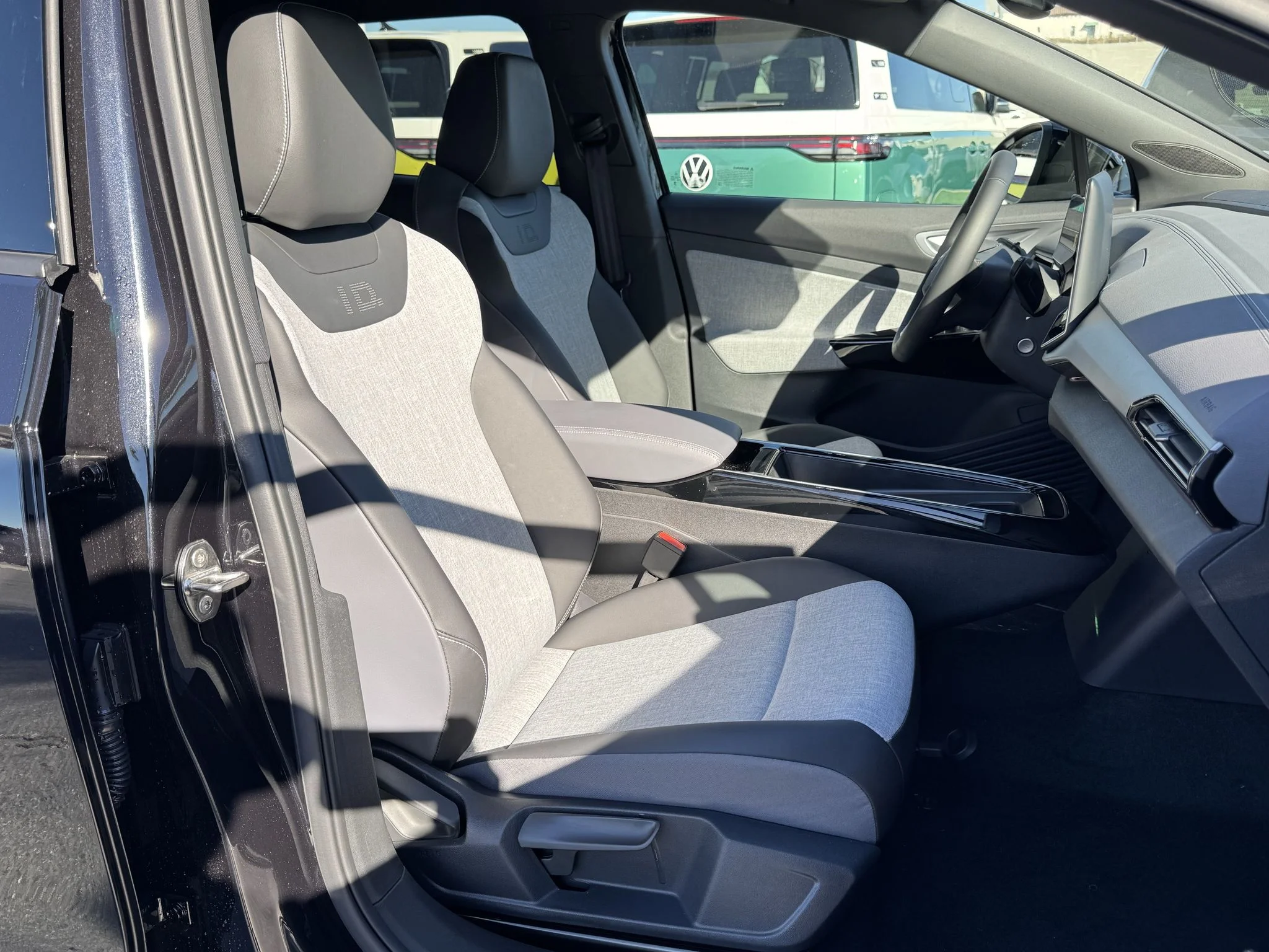 New 2026 Deep Black Pearl Volkswagen Pro image 31