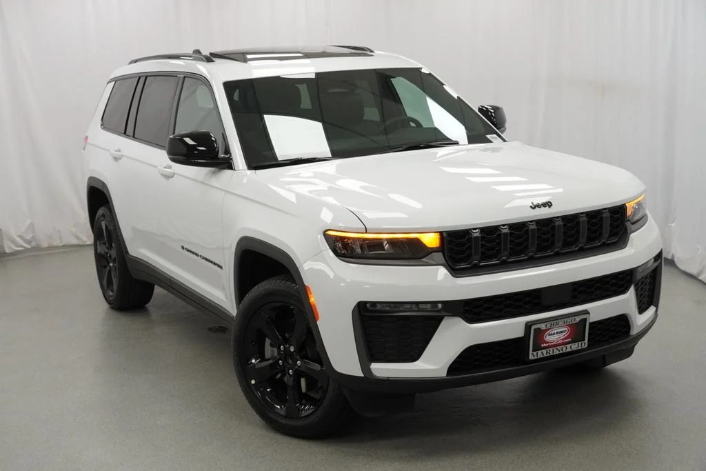 New 2026 Bright White Clear-Coat Exterior Paint Jeep Limited image 8