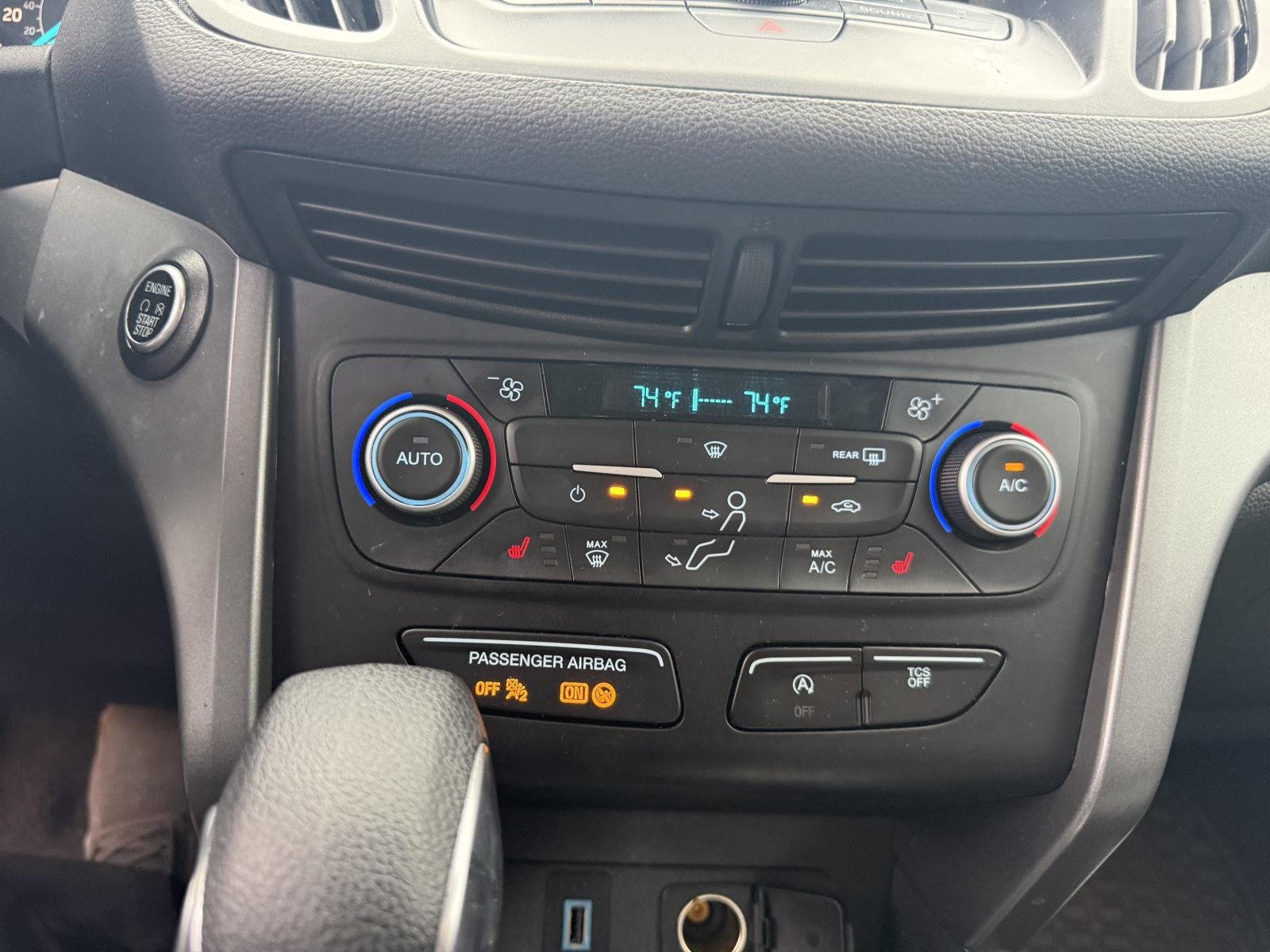 Used 2019 Oxford White Ford SE image 12
