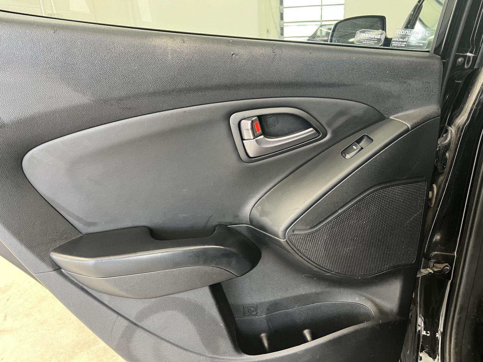Used 2014 Ash Black Hyundai SE image 13