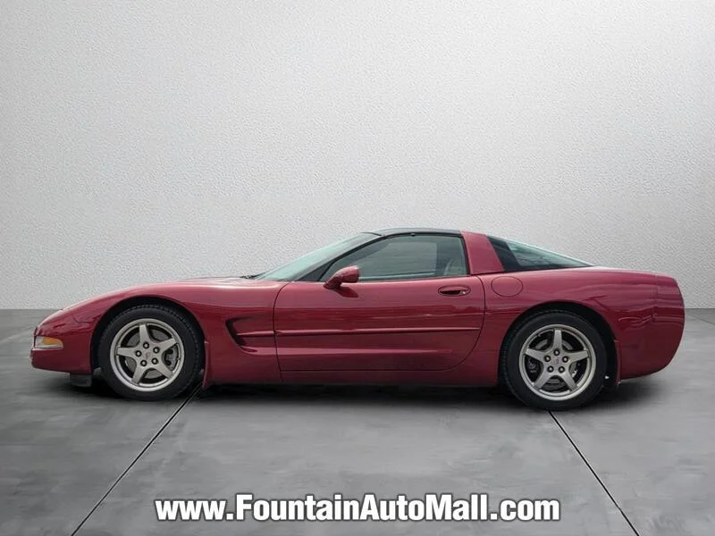 Used 2004 Magnetic Red Metallic CHEVROLET 2DR CPE image 2