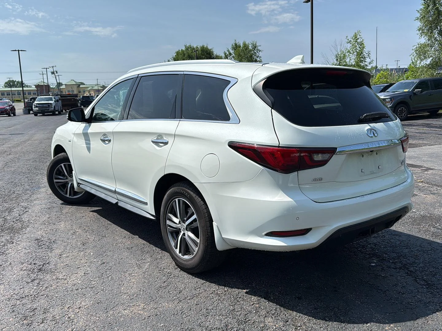 Used 2020 Majestic White INFINITI LUXE image 3