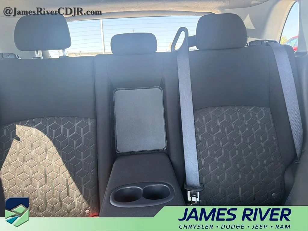 Used 2025 Silver Mitsubishi 2.0 ES image 11