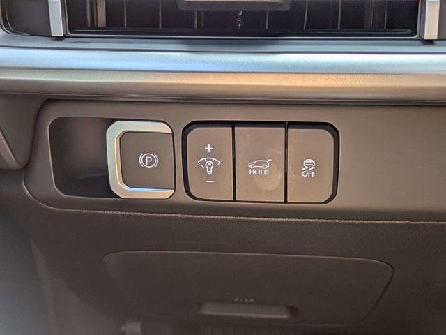 New 2026 White Hyundai SEL FWD image 25