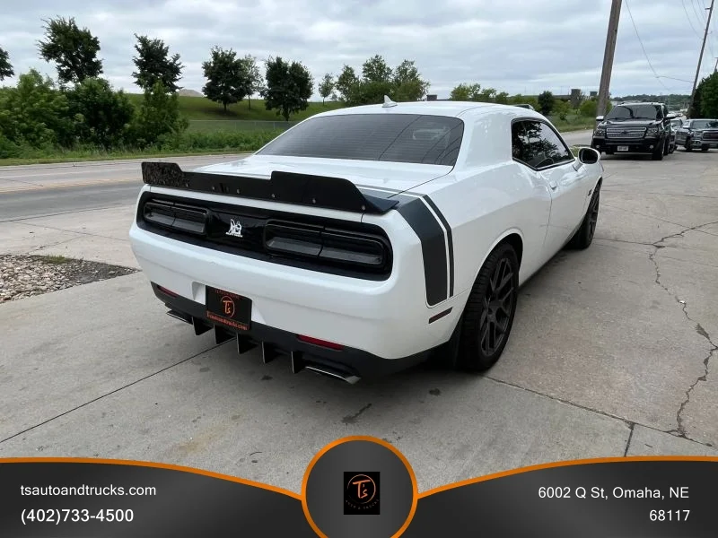 Used 2016 White Dodge R/T Scat Pack Coupe 2D image 7