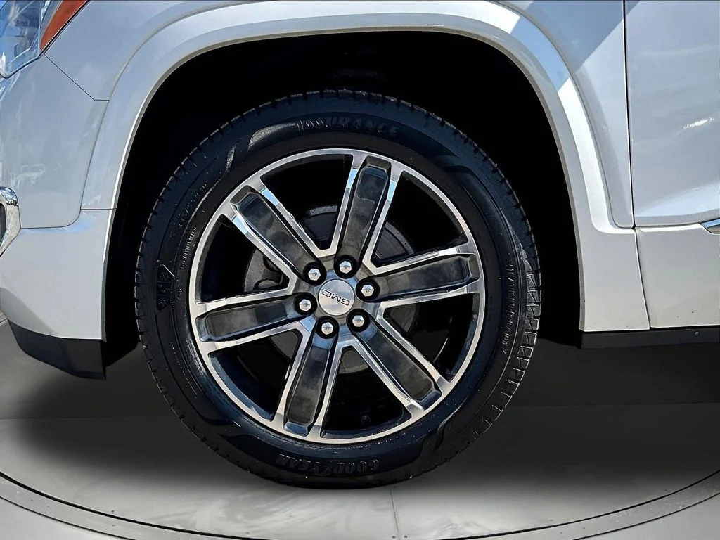 Used 2017 White GMC Denali image 38