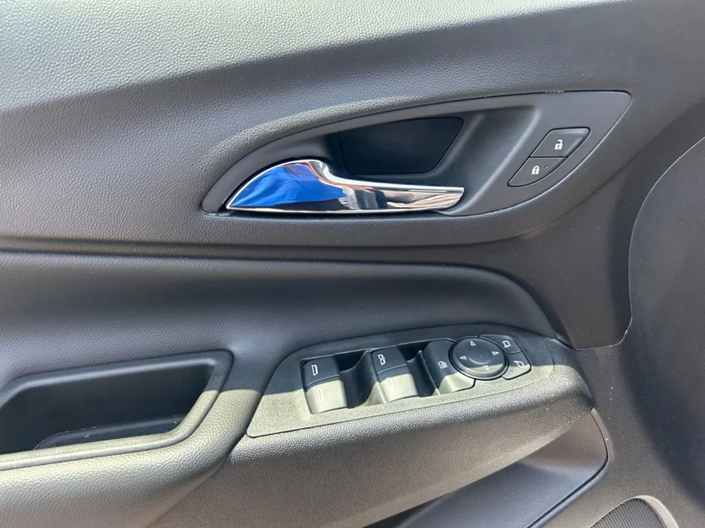 Used 2021 SILVER ICE METALLIC Chevrolet LT image 29