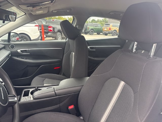 Used 2025 White Hyundai SEL image 13
