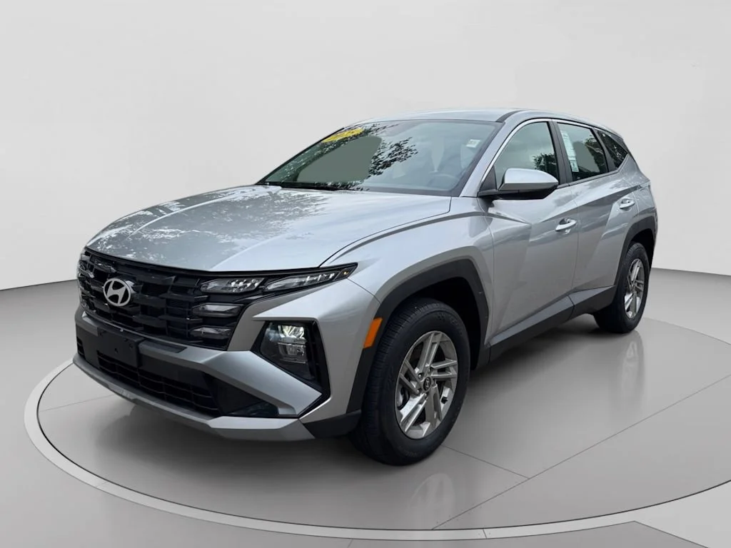 Used 2025 Silver Hyundai SE image 14