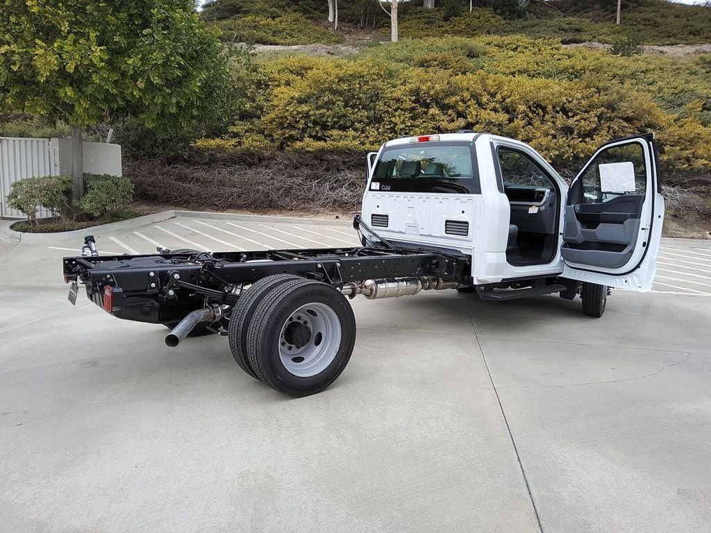 2025 Ford F-550 Super Duty Chassis Cab XL - Photo 24