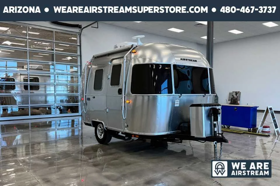 Used 2025  AIRSTREAM  image 1