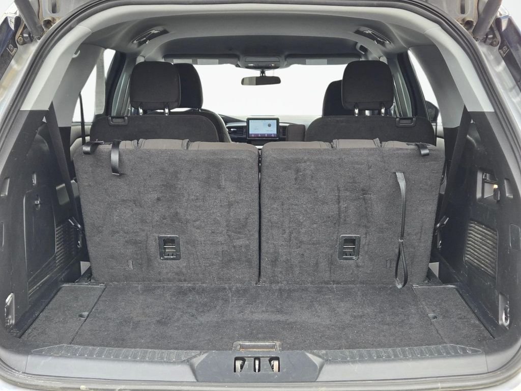 Used 2023 Silver Ford XLT image 8