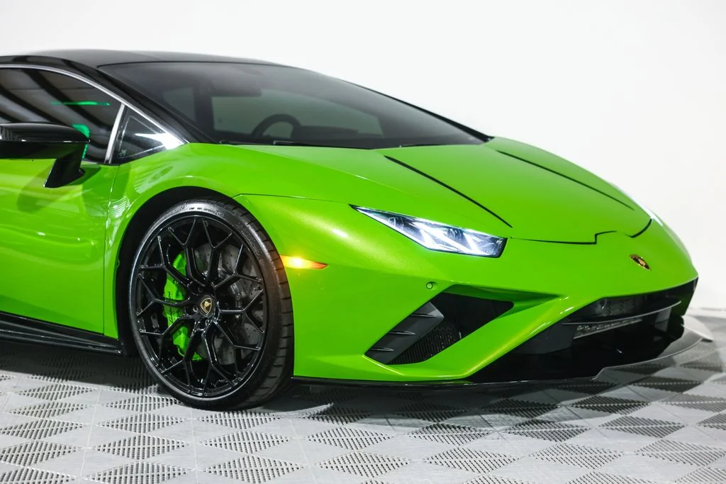 Used 2021 Green Lamborghini Base image 6