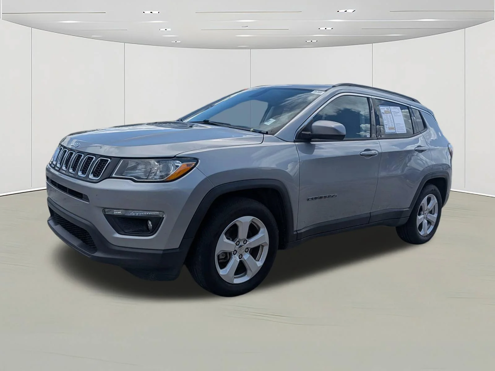 Used 2021  Jeep Latitude image 7
