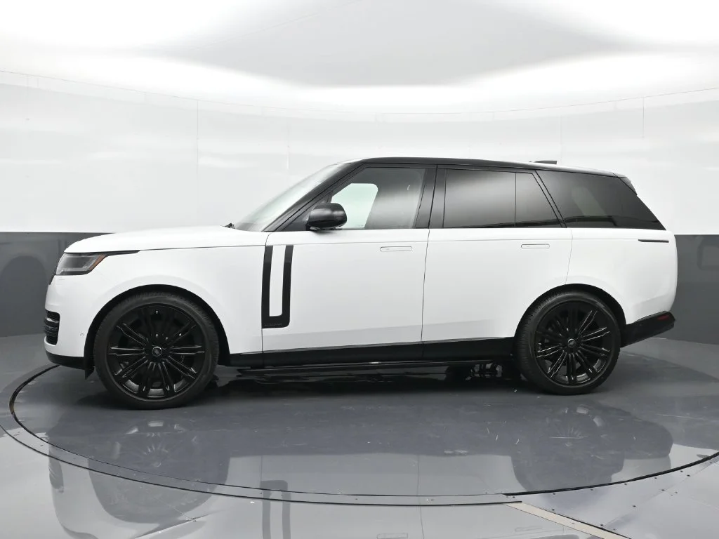 Used 2024 White Land Rover Autobiography image 3