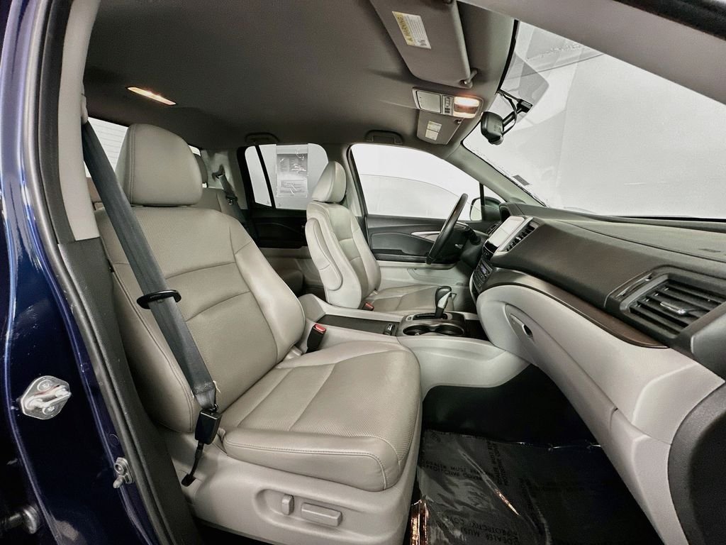 Used 2018 Obsidian Blue Pearl Honda RTL-T image 30