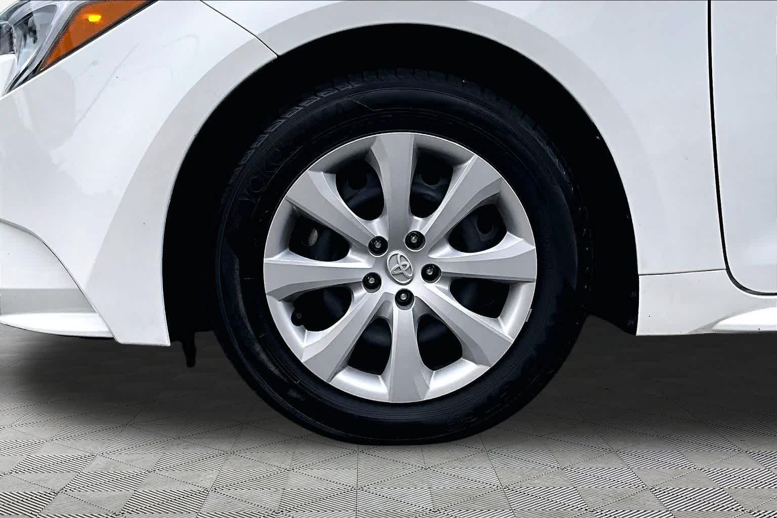 Used 2025 Ice Cap Toyota Hybrid LE image 11