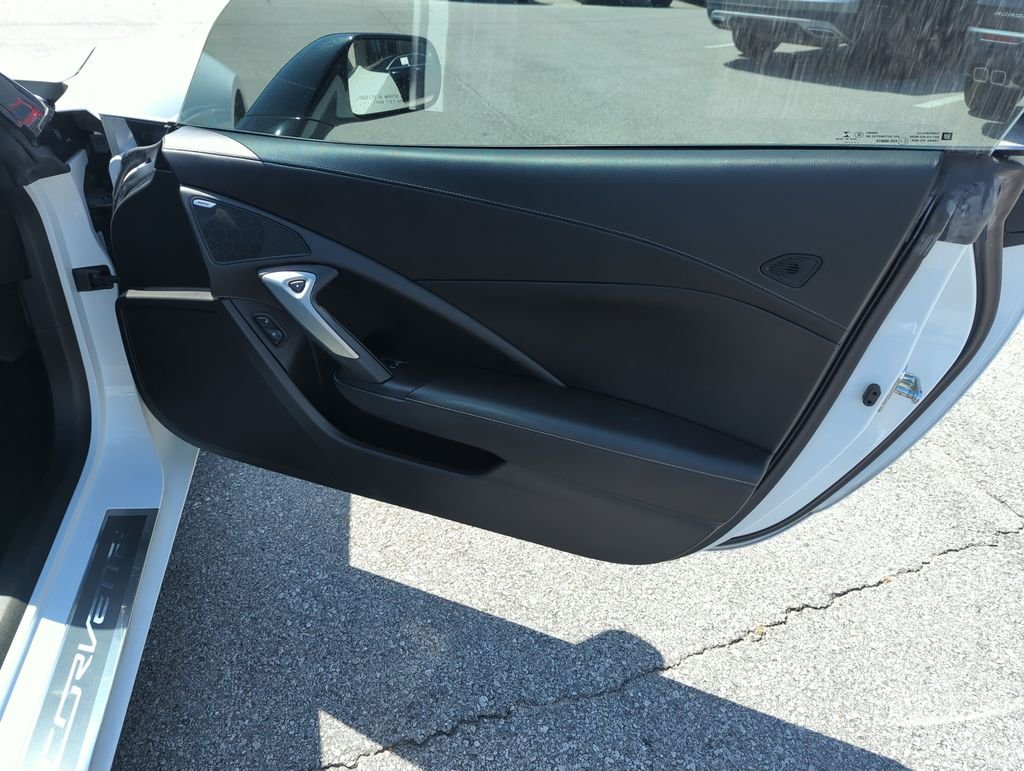 Used 2015 White Chevrolet Stingray Z51 image 24