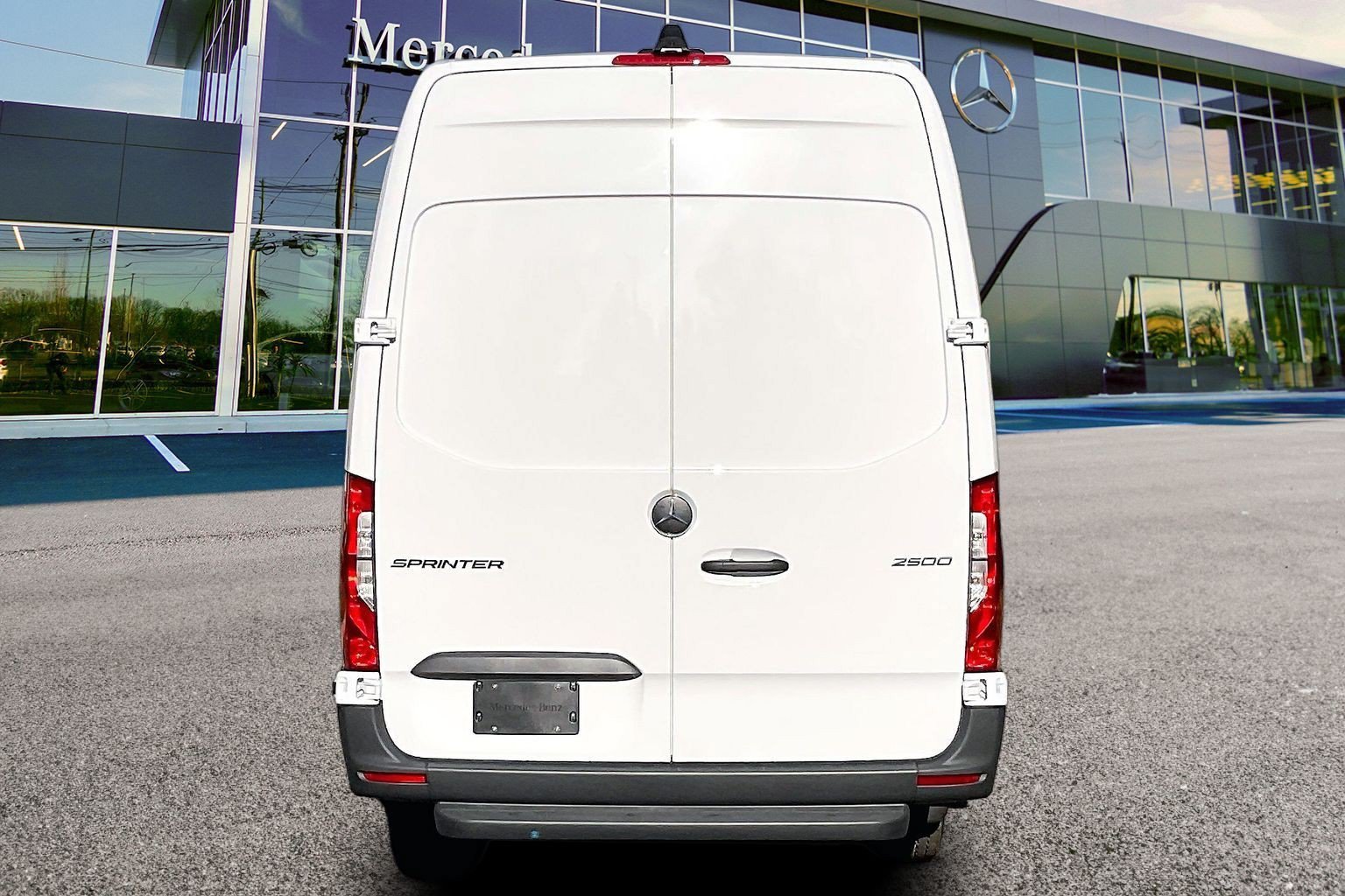 New 2027 Arctic White Mercedes-Benz Cargo 170 WB image 17