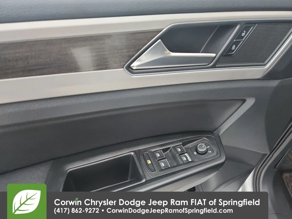 Used 2019  Volkswagen SEL image 20