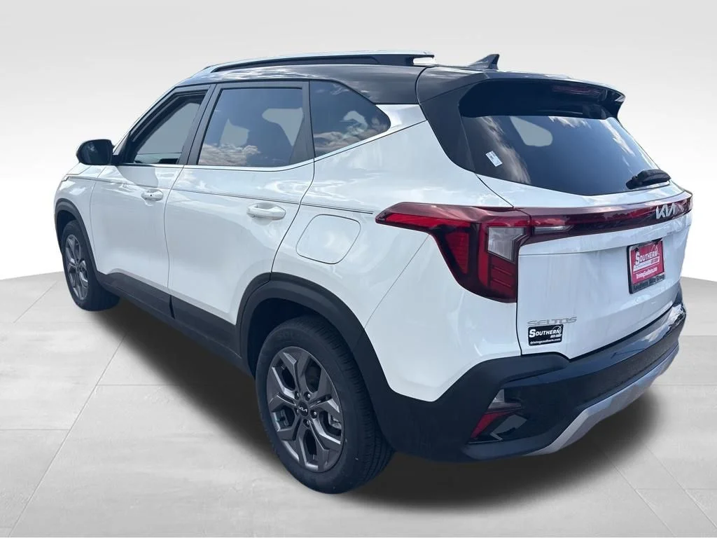 Used 2024 White Kia SX image 12