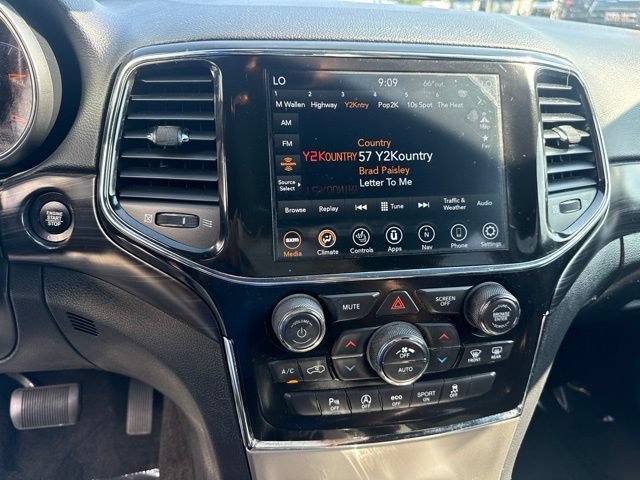 Used 2022 Gray Jeep Laredo X image 15