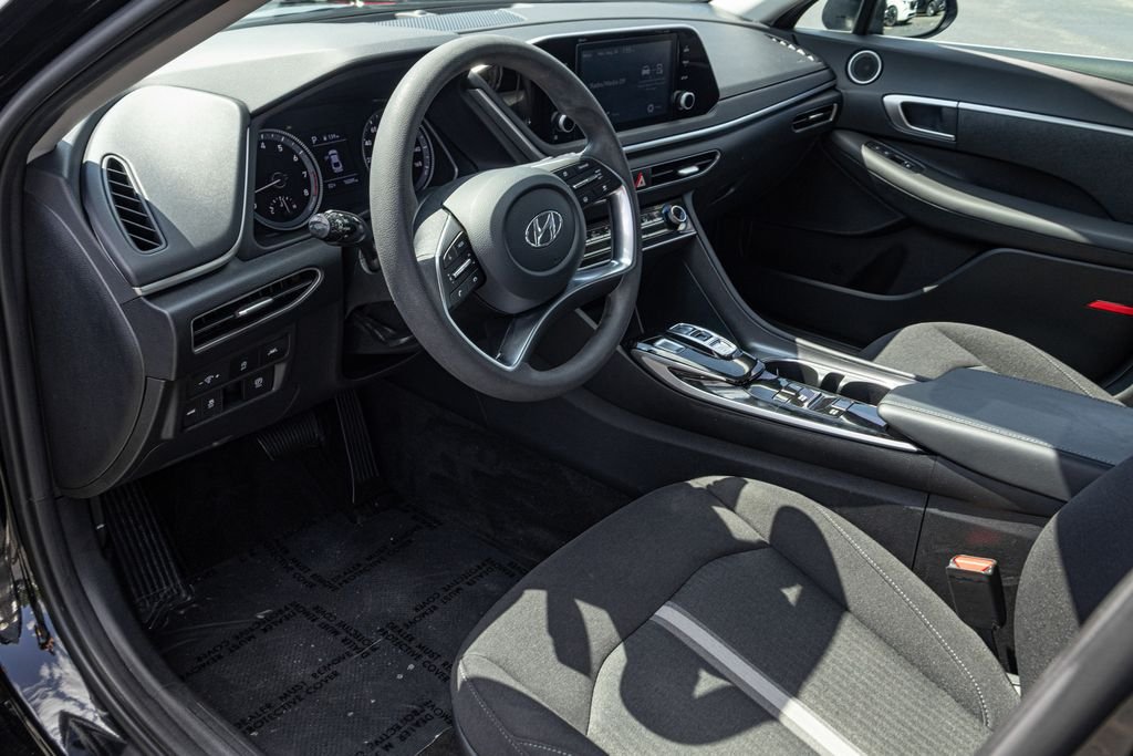 Certified Used 2023 Black Hyundai SE image 15