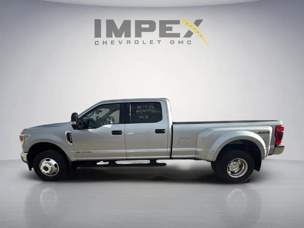 Used 2022  Ford XL image 2