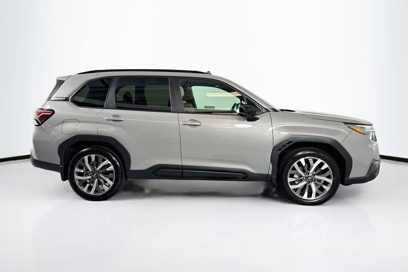 Used 2026 River Rock Pearl Subaru Touring image 4