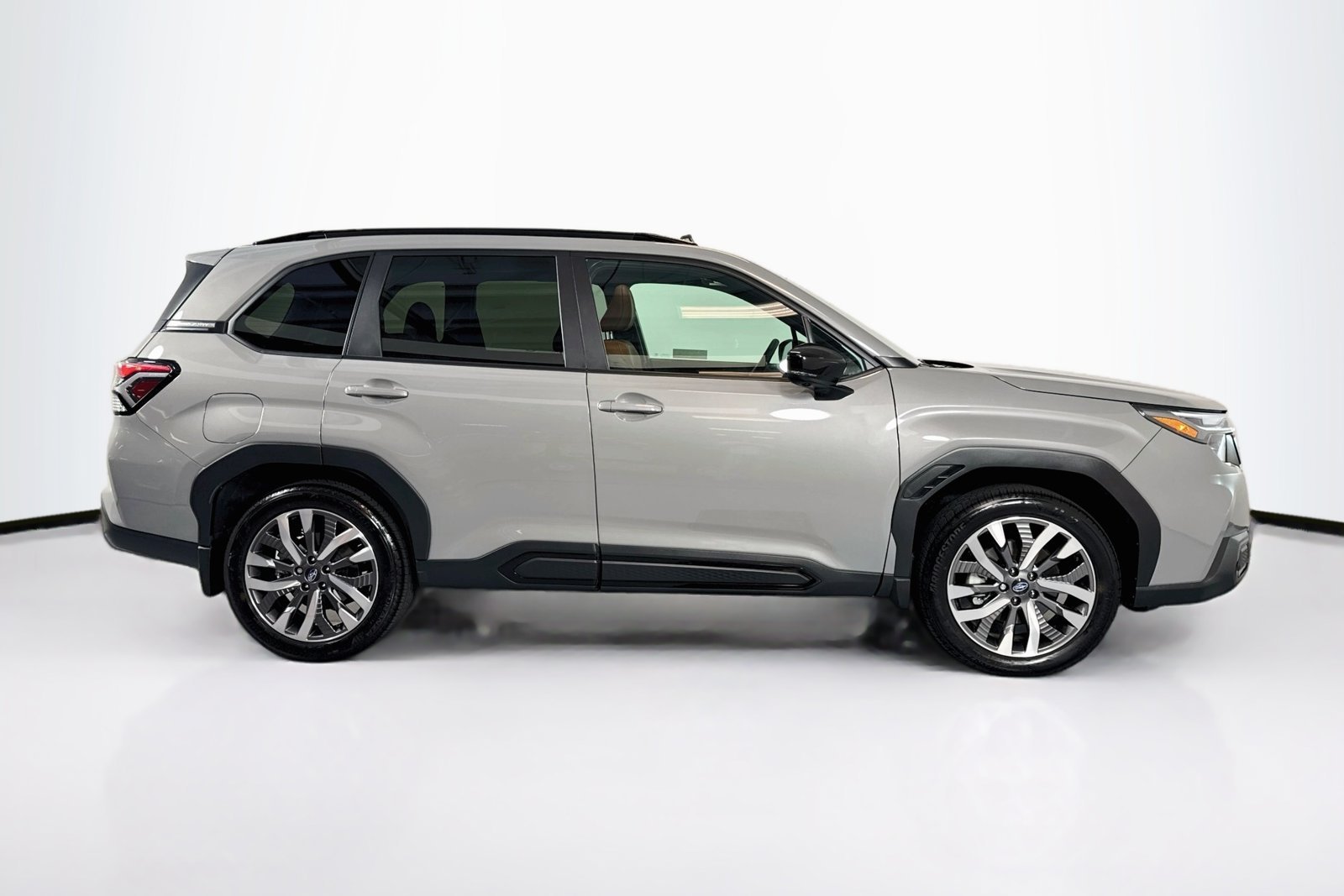 Used 2026 River Rock Pearl Subaru Touring image 4