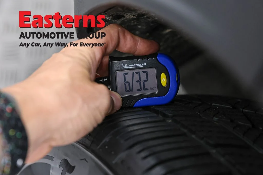 Used 2022 Black Volvo Momentum image 29