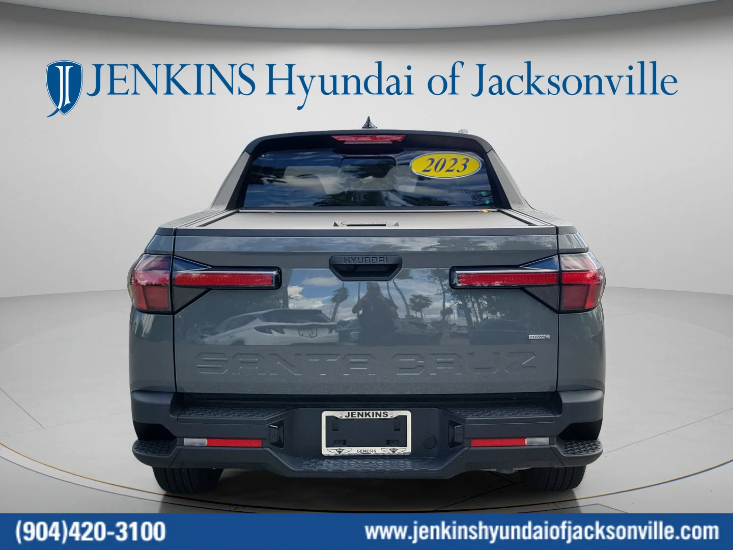 Used 2023 Hampton Gray Hyundai SEL image 4