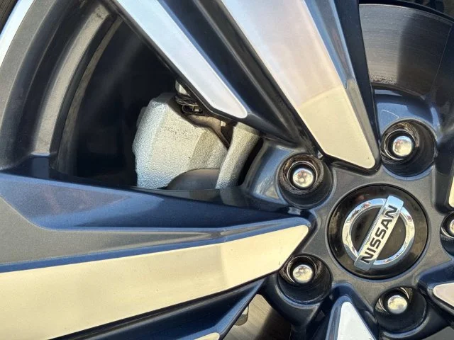 Used 2021 White Nissan SL image 12
