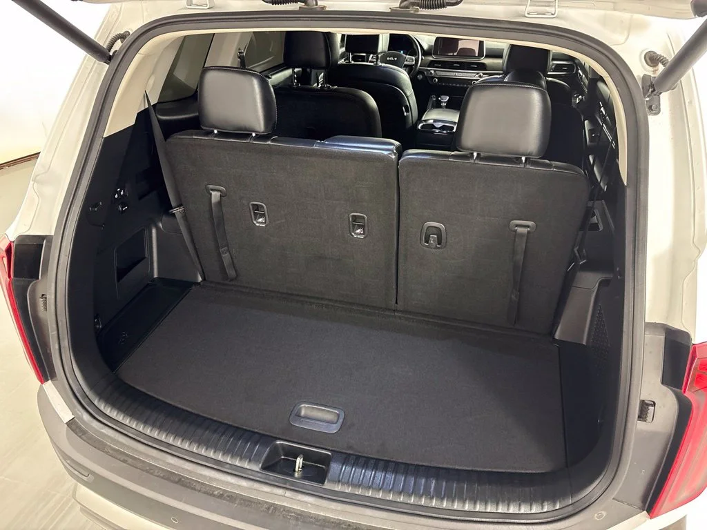 Used 2022 White Kia EX image 21