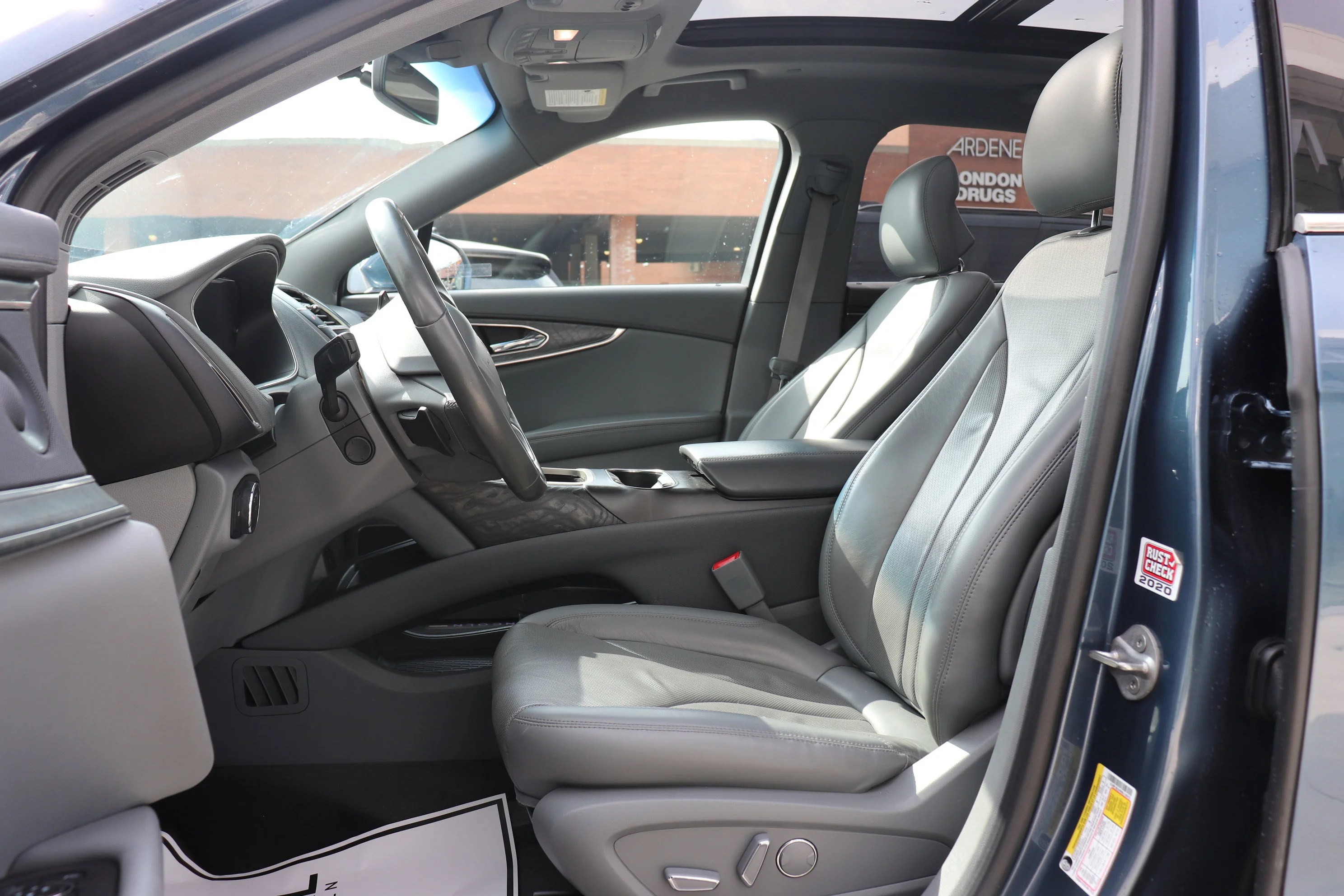 Used 2019 Blue Lincoln Reserve image 6
