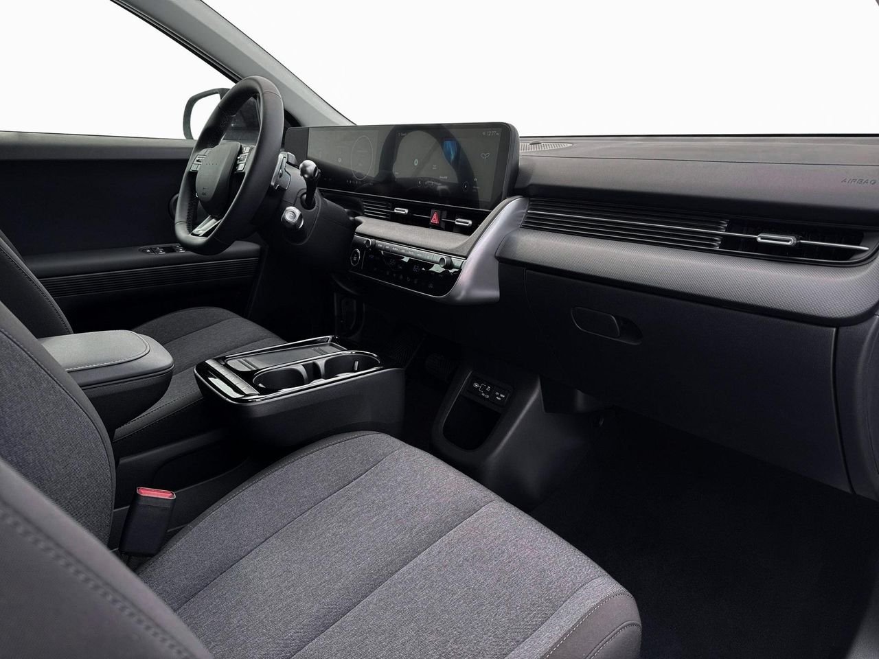 New 2026 Abyss Black Hyundai SE image 15