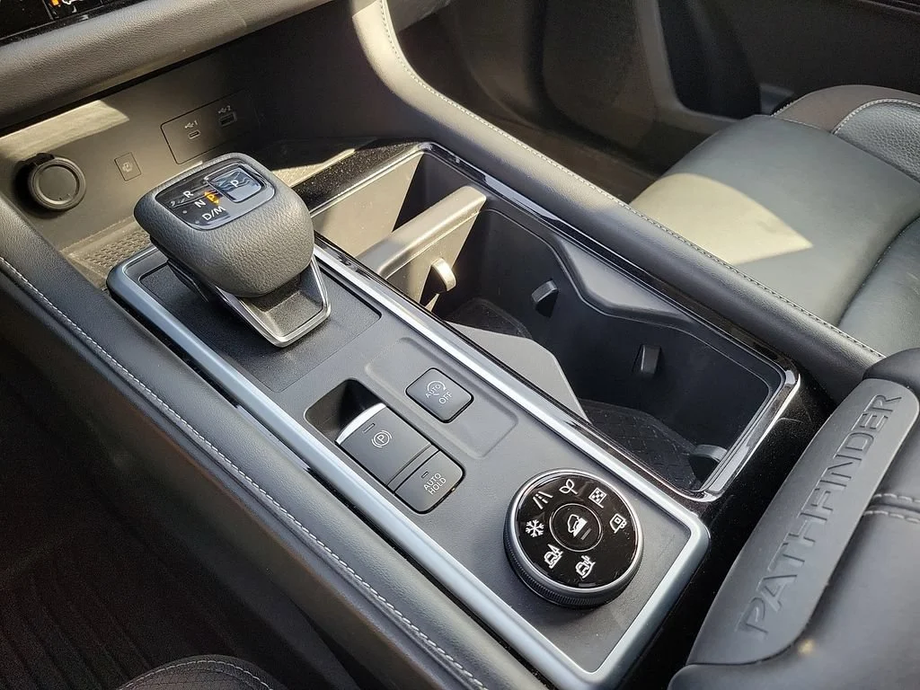 Used 2022  Nissan SL image 25