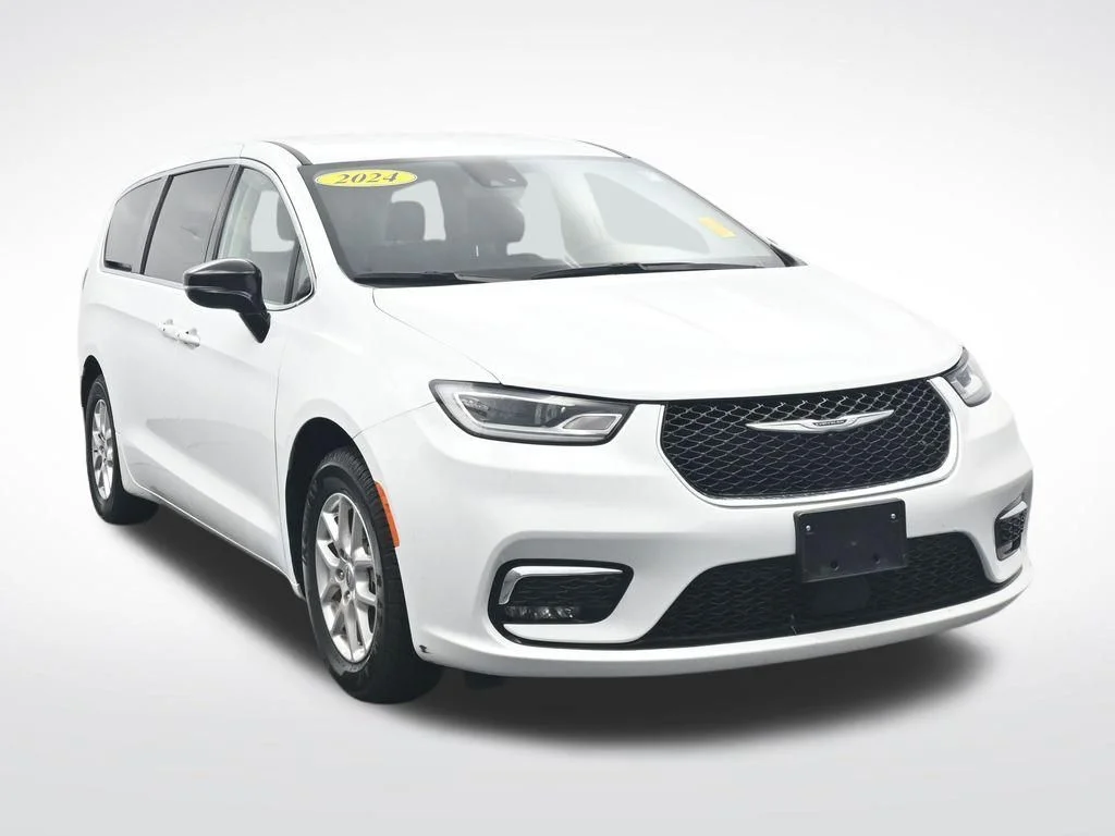 Certified Used 2024 Bright White Clearcoat Chrysler Touring L image 3