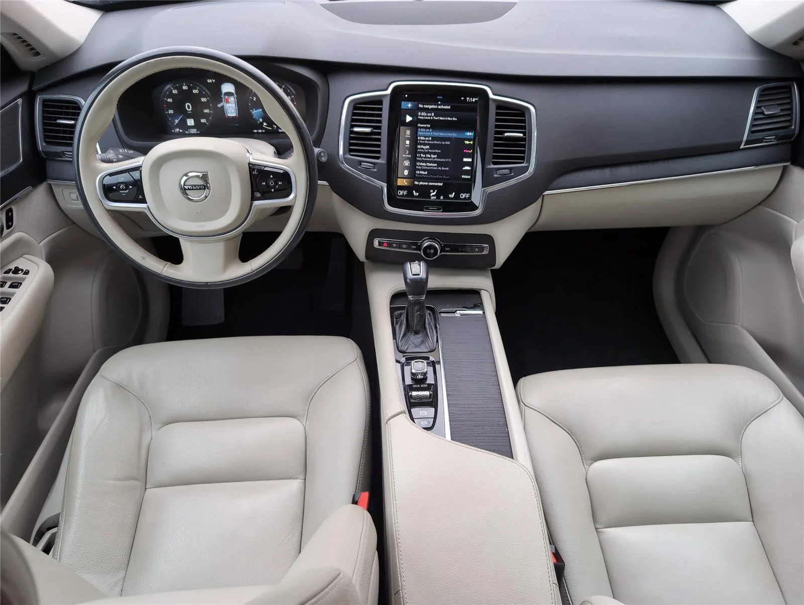 Used 2020 Crystal White Metallic Volvo Momentum image 29