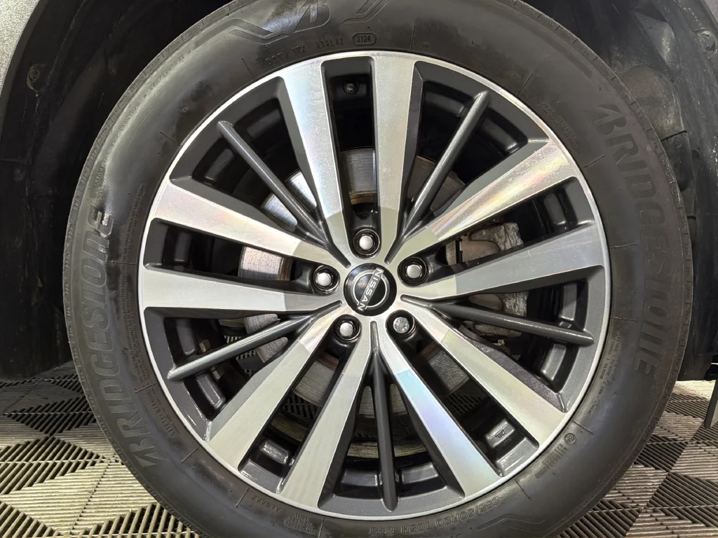 Used 2022 Black Nissan Platinum image 44