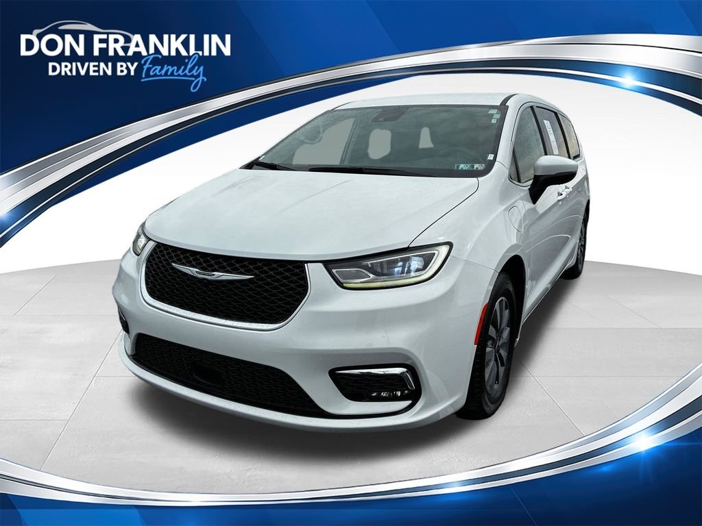 Used 2023 White Chrysler Touring L image 1