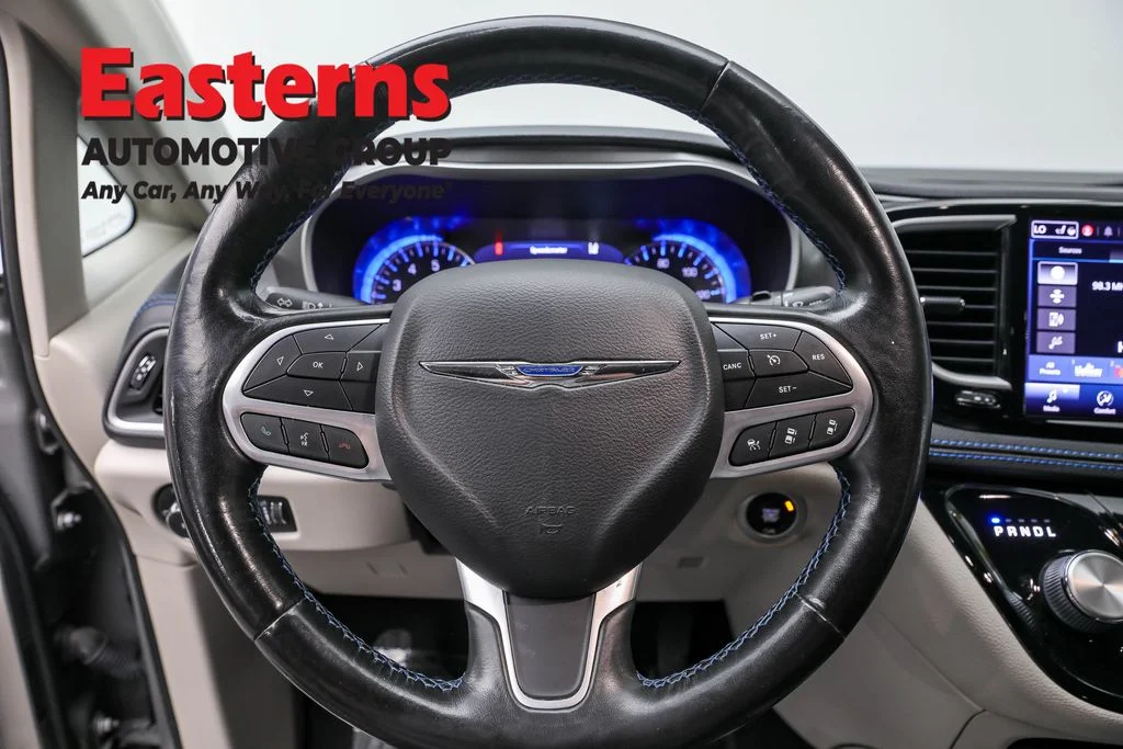 Used 2021 Gray Chrysler Touring L image 10