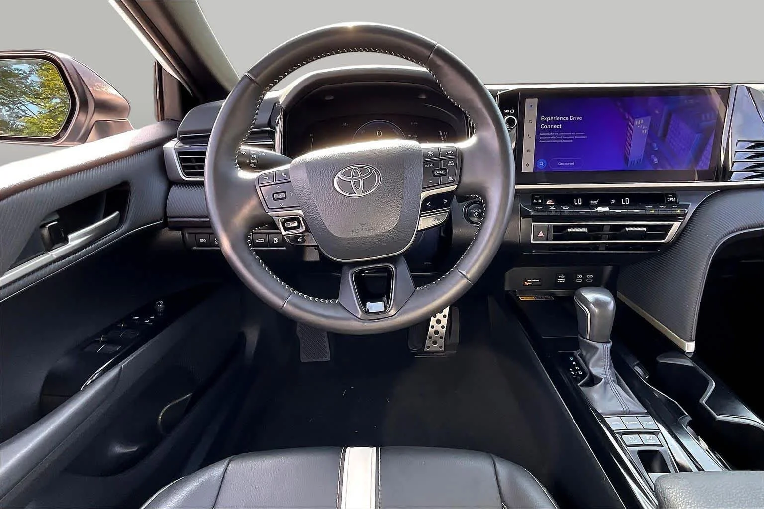 Used 2025 Ice Cap Toyota SE image 6
