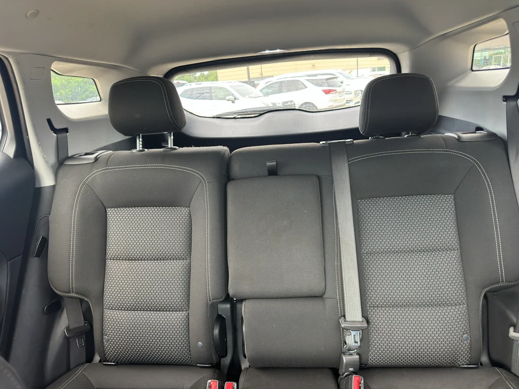 Used 2022 Summit White GMC SLE image 28