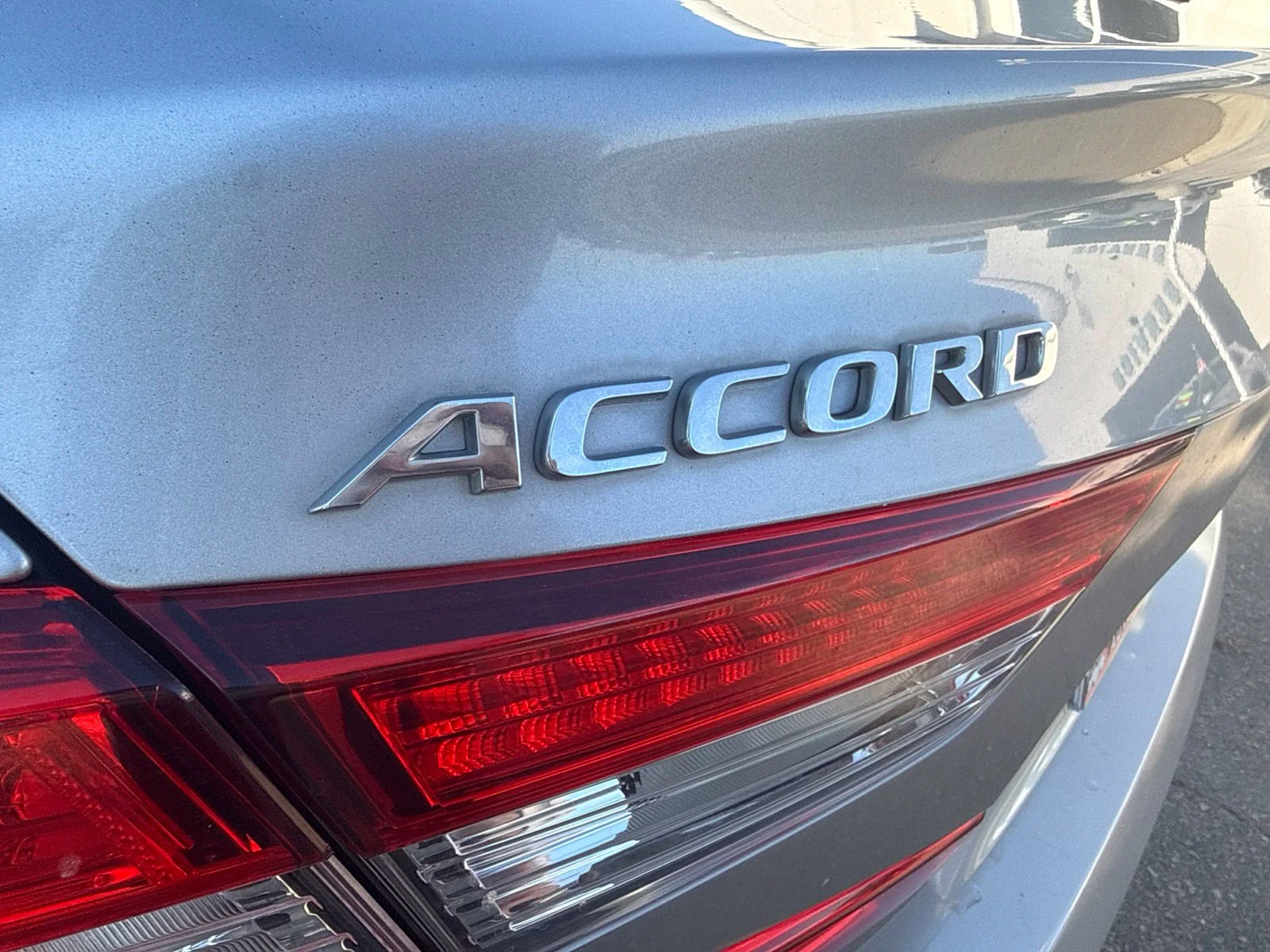 Used 2018 Silver Honda EX-L image 26